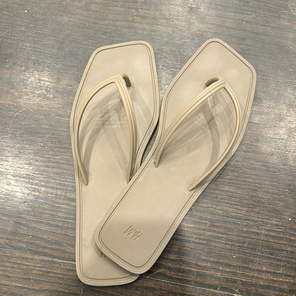 Womens jelly flip flops